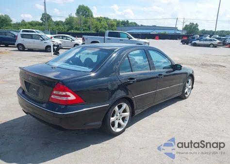 2007 Mercedes-Benz C 230 Sport z USA, uszkodzony, nr VIN WDBRF52H57F932321